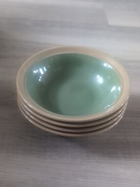 Classic Claytan Set Of 4 Bowls with Cream Base and Subtle Glaze